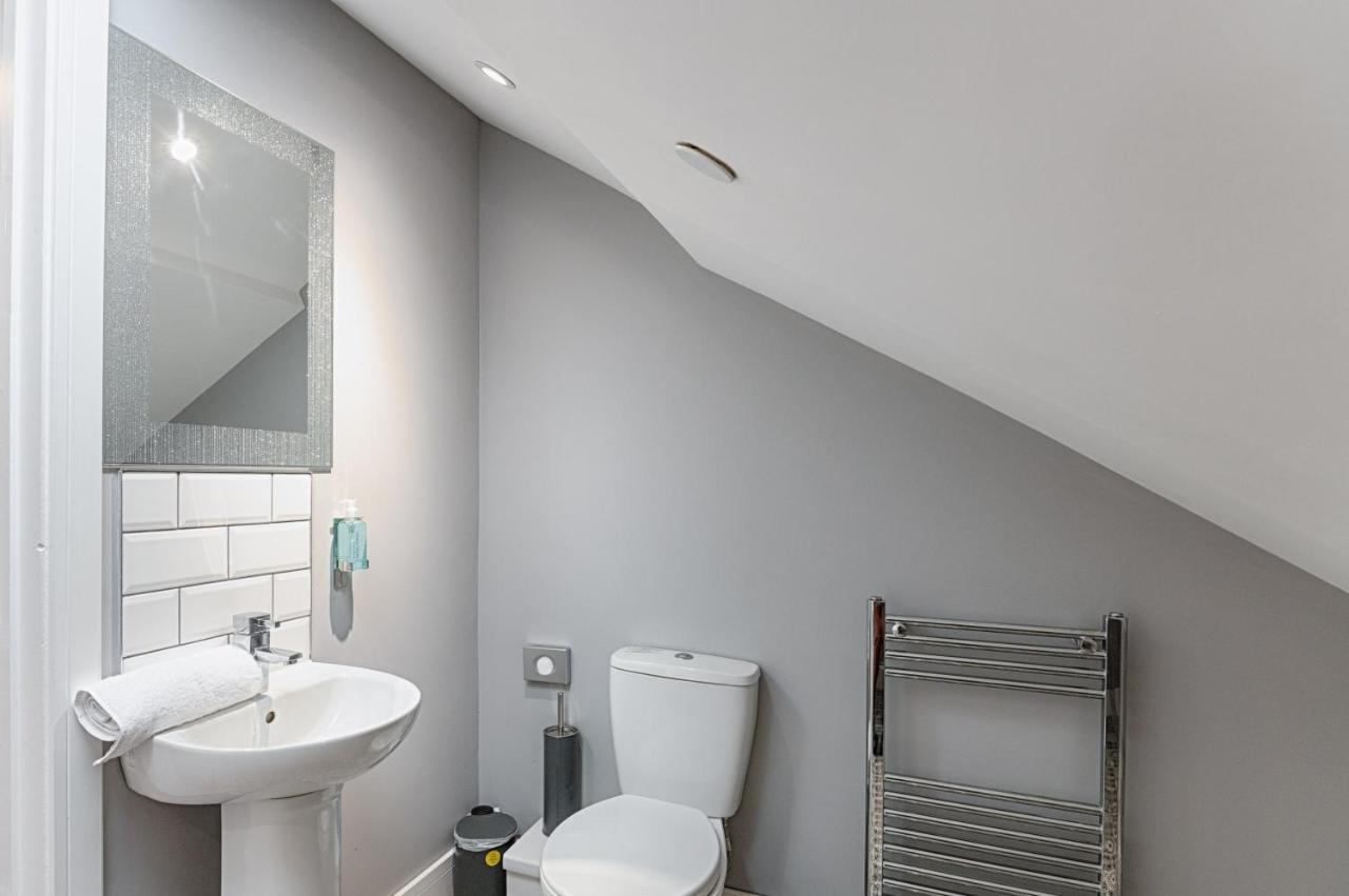 3Rm Flat, Smart Tv'S, Close To All Amenities Llanelli Extérieur photo